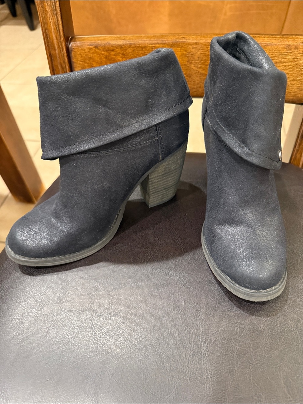 Boots Like New by Sbicca Women's Fold-Over Ankle Boot in Black Like New Size 7.5